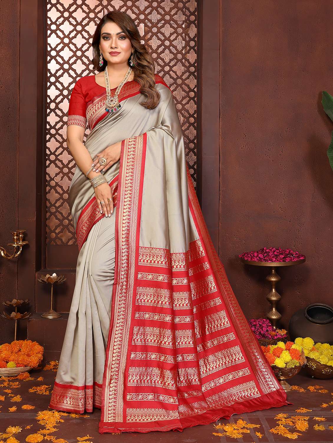 women solid with bordered saree with blouse