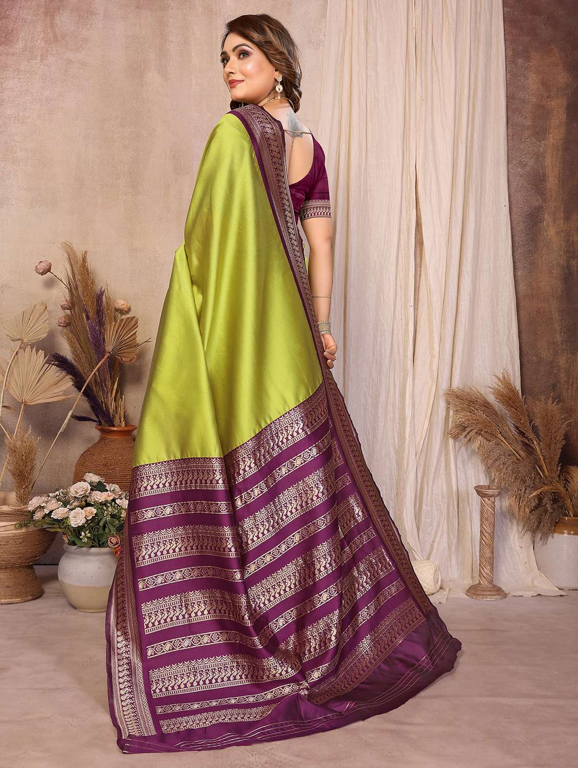 women solid with bordered saree with blouse - 22503207 -  Standard Image - 3