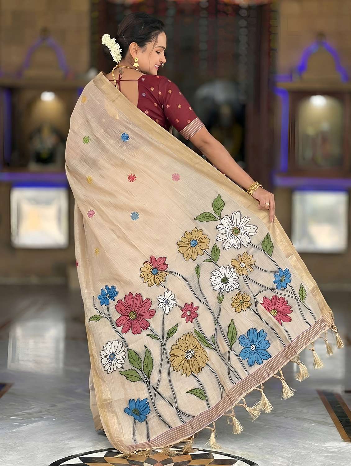 women floral printed saree with blouse - 22503219 -  Standard Image - 3