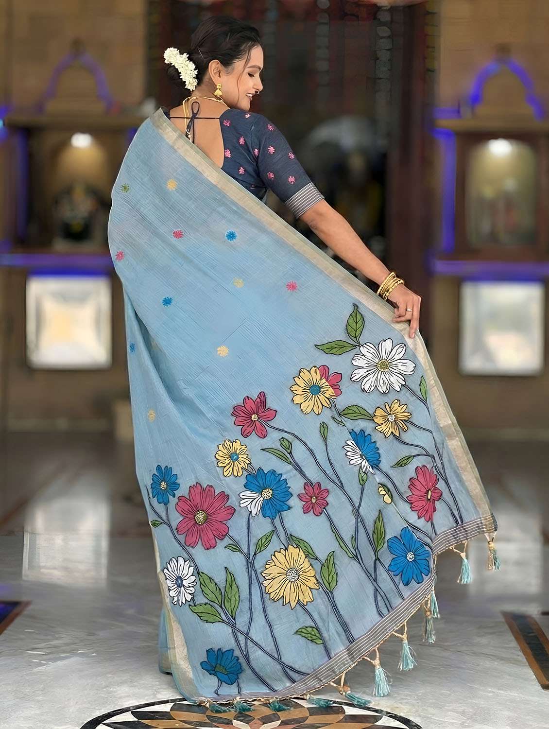women floral printed saree with blouse - 22503224 -  Standard Image - 3