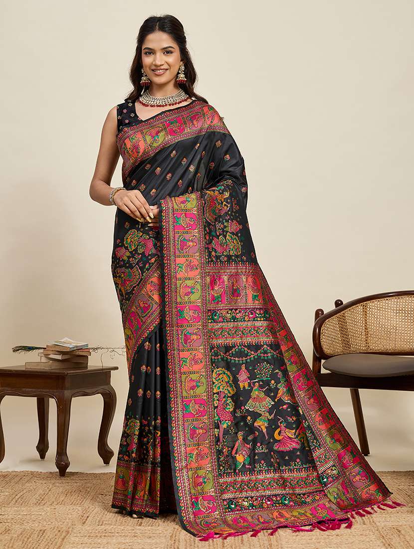 women self design bordered saree with blouse