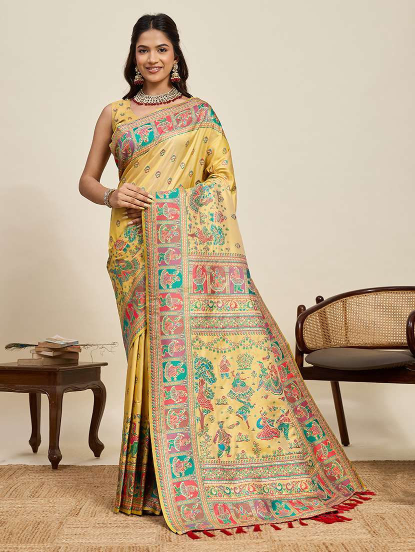 women self design bordered saree with blouse