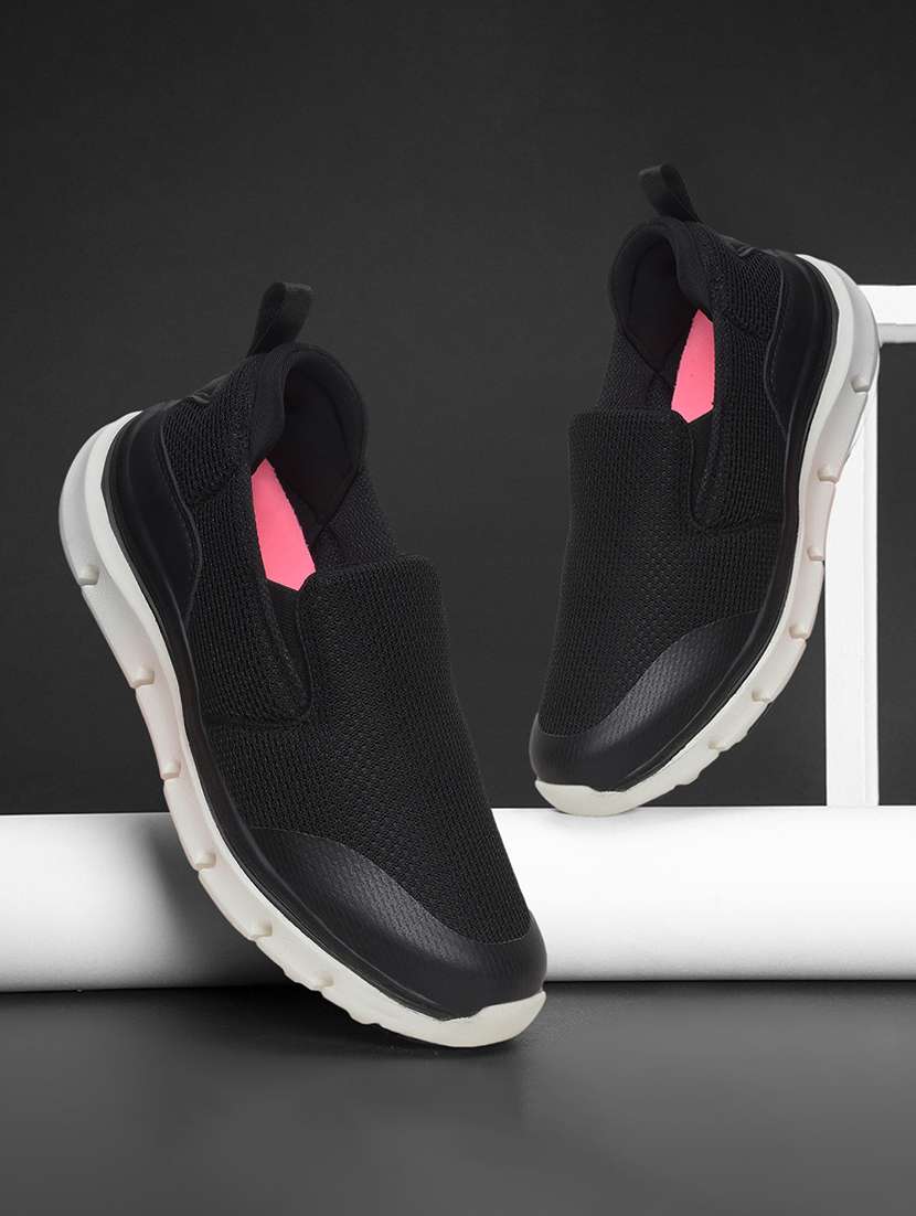 women solid slip on sports shoes