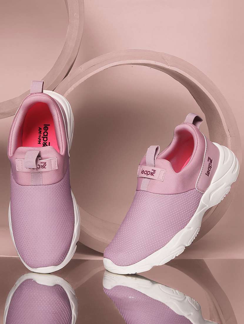 women solid slip on sports shoes