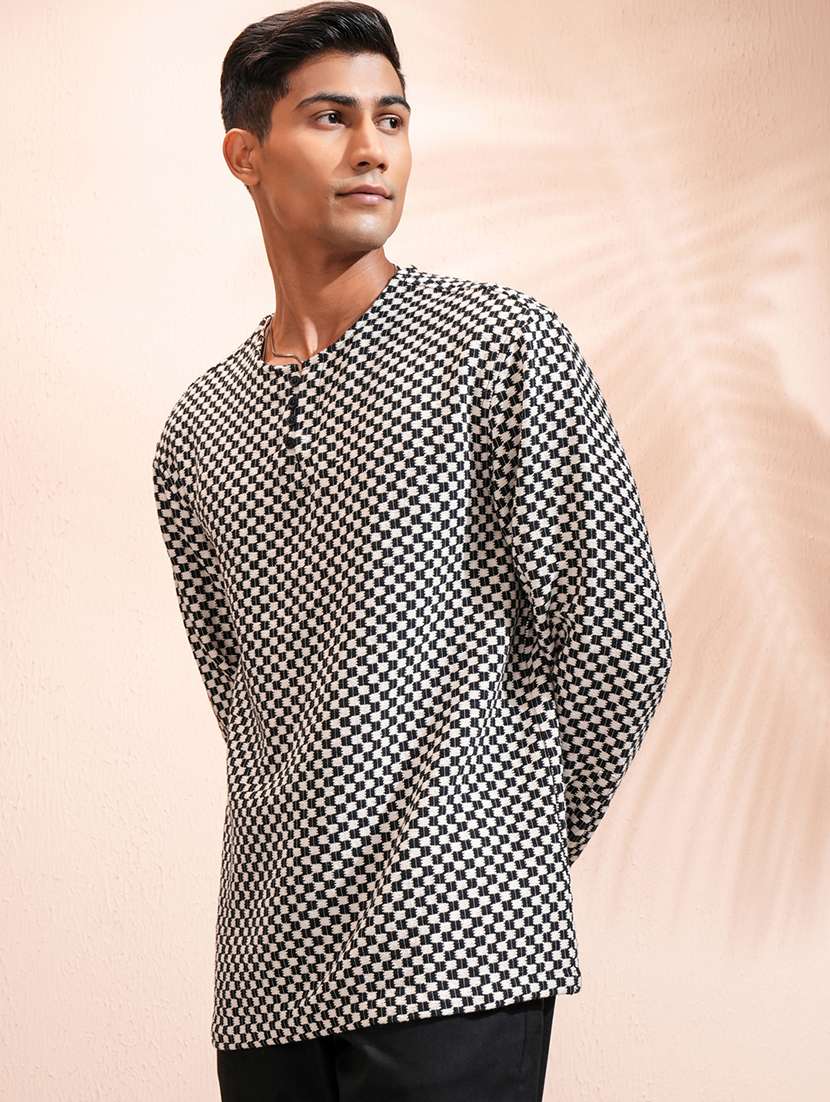 men self design long sleeve short kurta - 22504362 -  Standard Image - 3