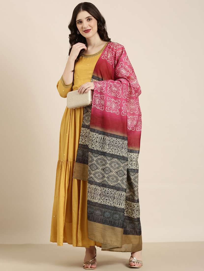 women embroidered round neck tiered kurta