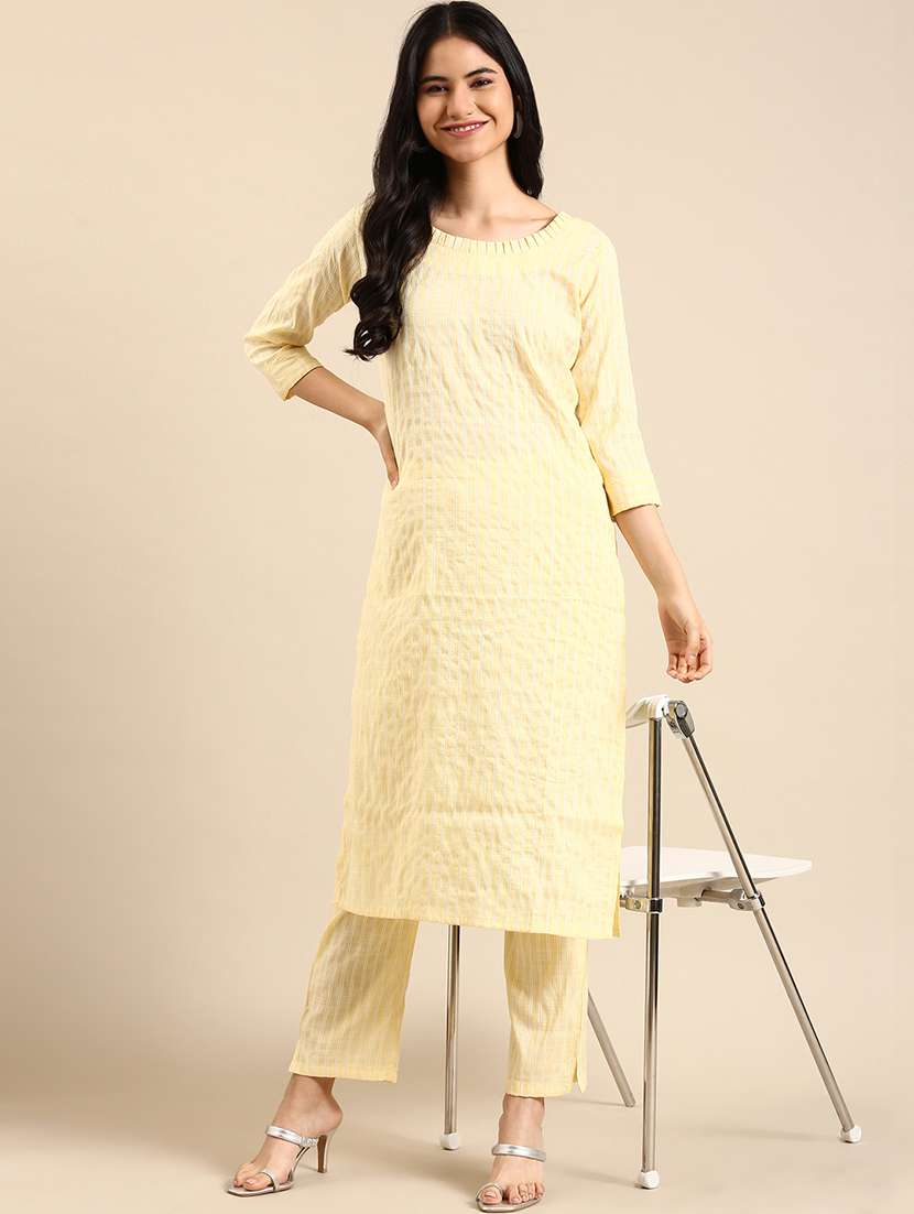 women self design three quarter sleeve kurta pant set
