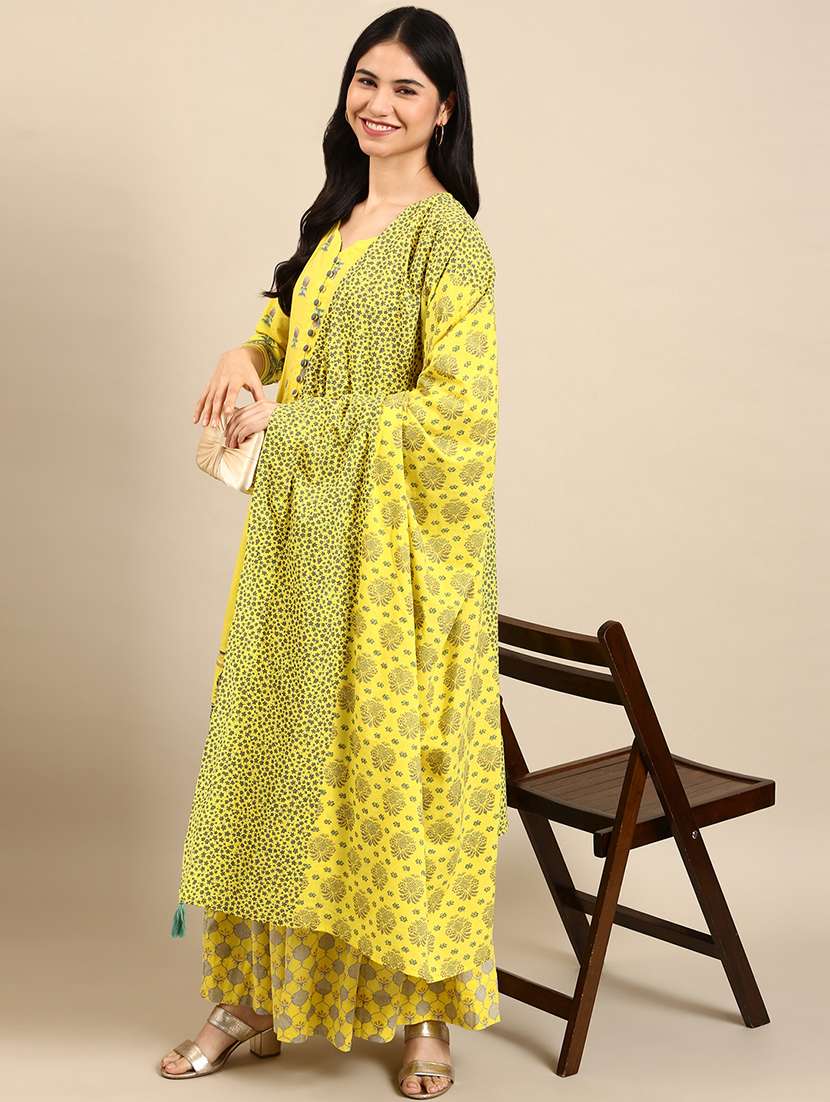 women printed sweetheart neck kurta and skirt set with dupatta