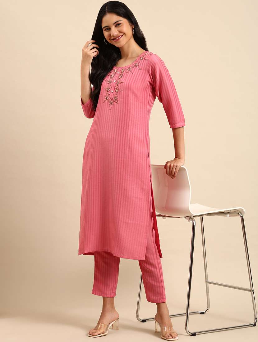 women printed round neck kurta and pant set 