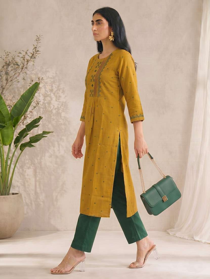 women self design three quarter sleeve a-line kurta