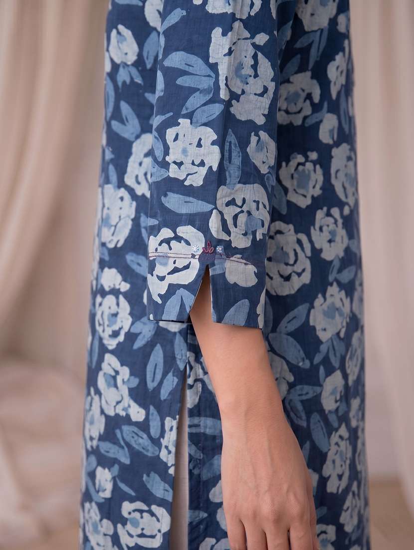 women floral three quarter sleeve a-line kurta - 22504947 -  Standard Image - 5