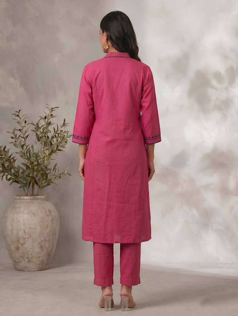 women embroidered v neck kurta and pant set - 22504952 -  Standard Image - 3
