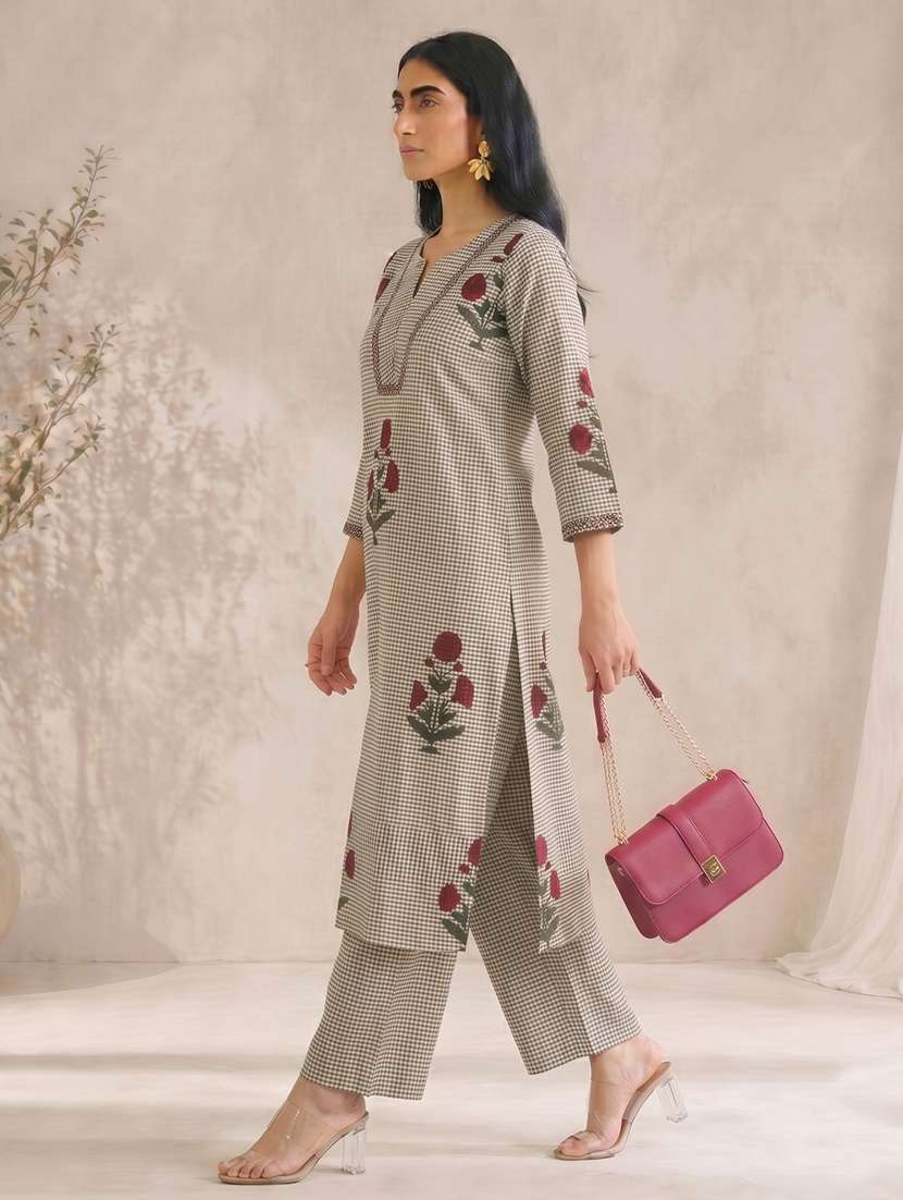 women checkered notch neck kurta and palazzo set - 22504953 -  Standard Image - 3