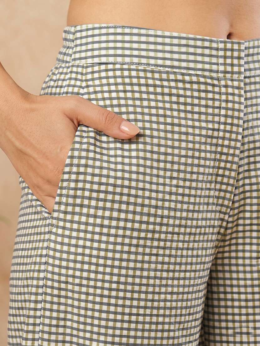 women checkered notch neck kurta and palazzo set - 22504953 -  Standard Image - 5