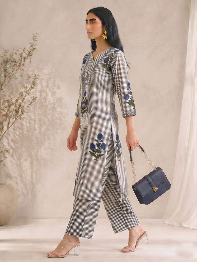 women checkered notch neck kurta and palazzo set - 22504954 -  Standard Image - 3