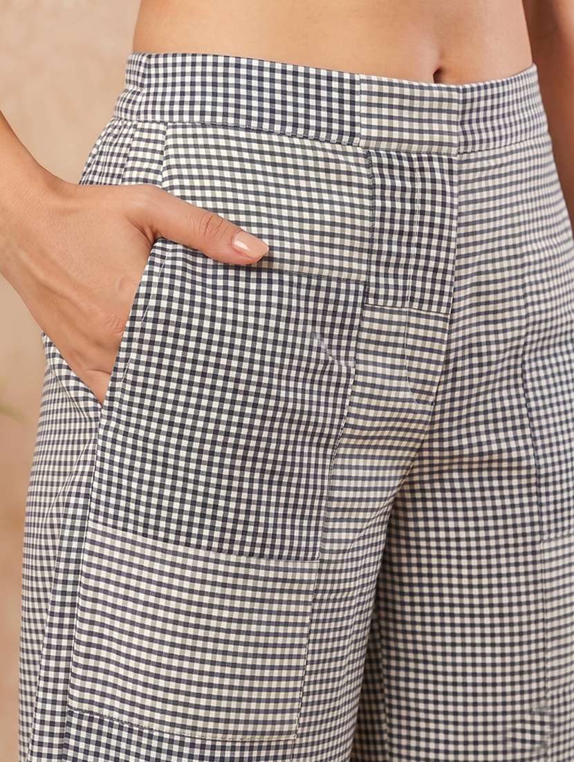 women checkered notch neck kurta and palazzo set - 22504954 -  Standard Image - 5