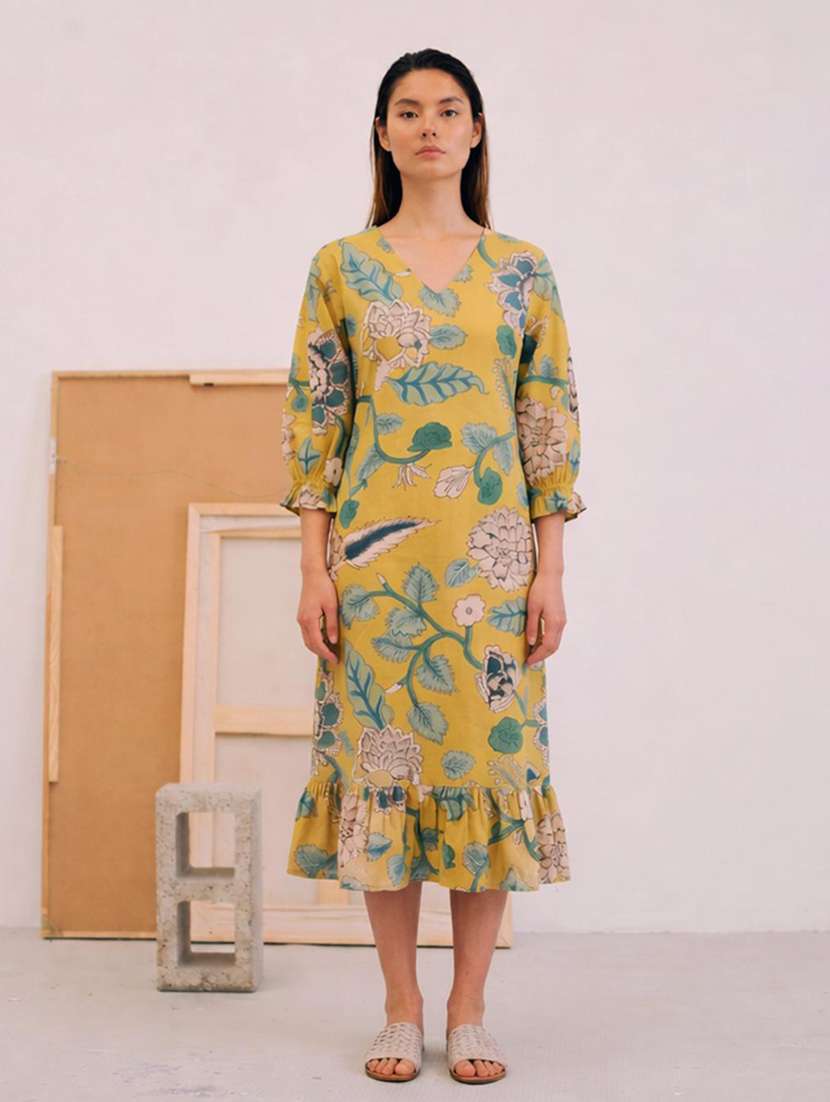 women printed v neck three quarter sleeves tiered dress