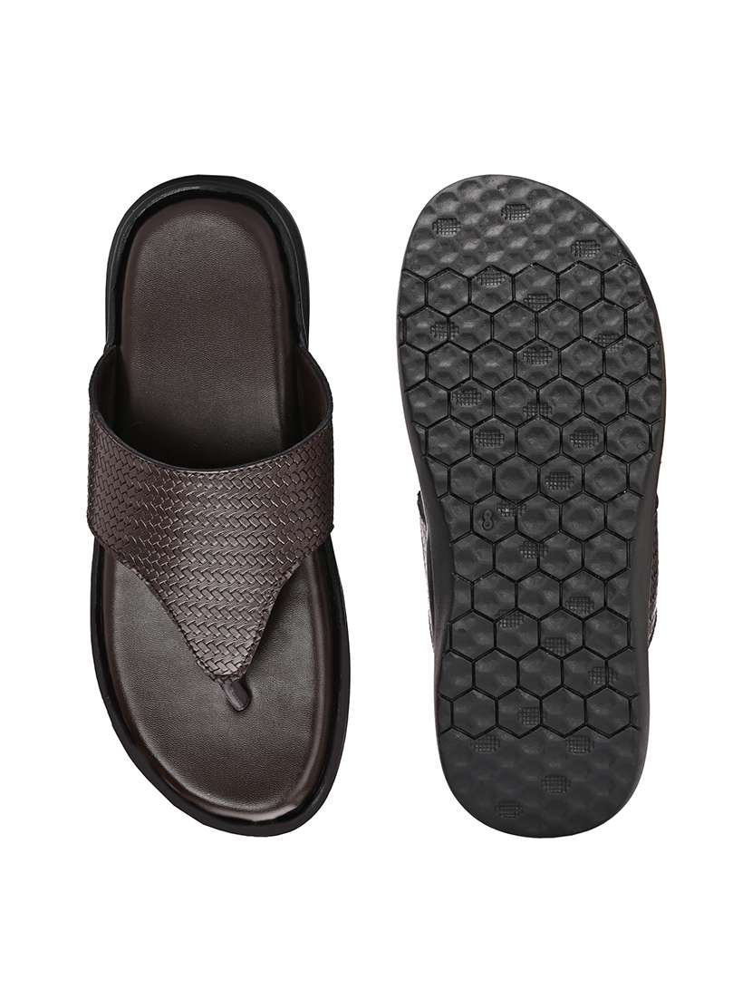 men textured toe seperator sandal - 22504972 -  Standard Image - 3