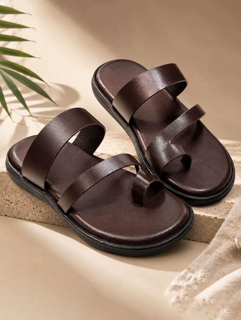 men brown toe seperator sandal