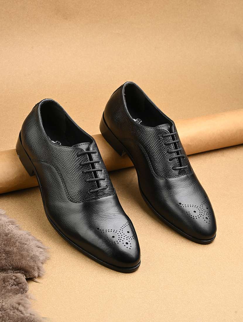 men black lace-up oxford