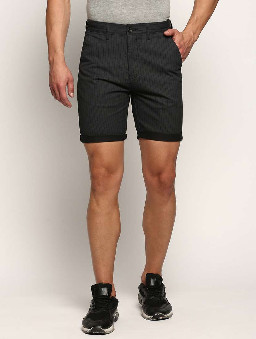 men striped mid rise slim fit shorts