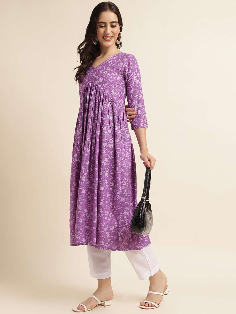 women printed v neck flared kurta