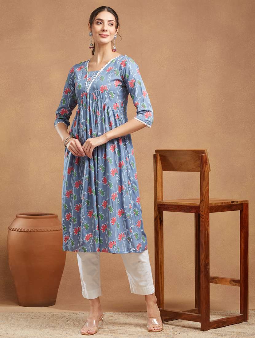 women printed v neck flared kurta