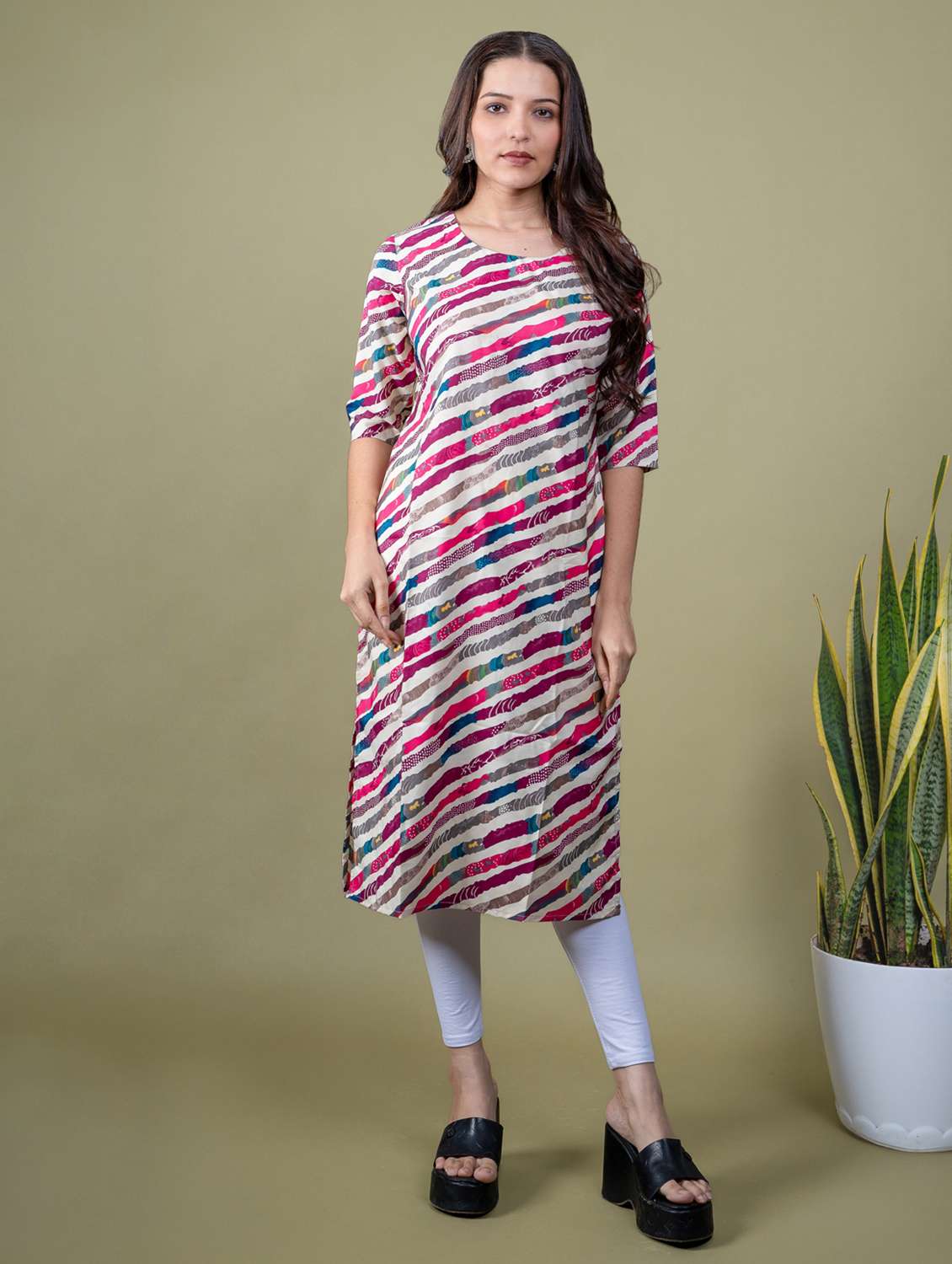 women printed round neck straight kurta