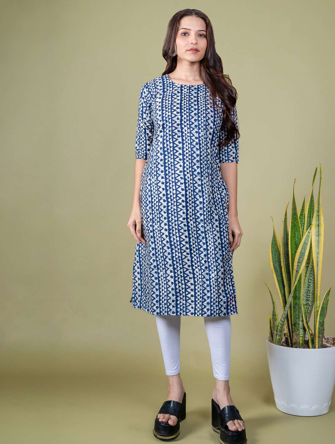 women printed round neck straight kurta