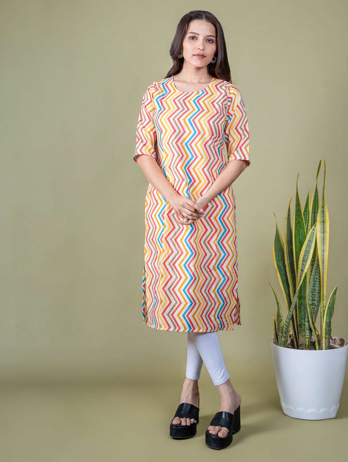 women printed round neck straight kurta
