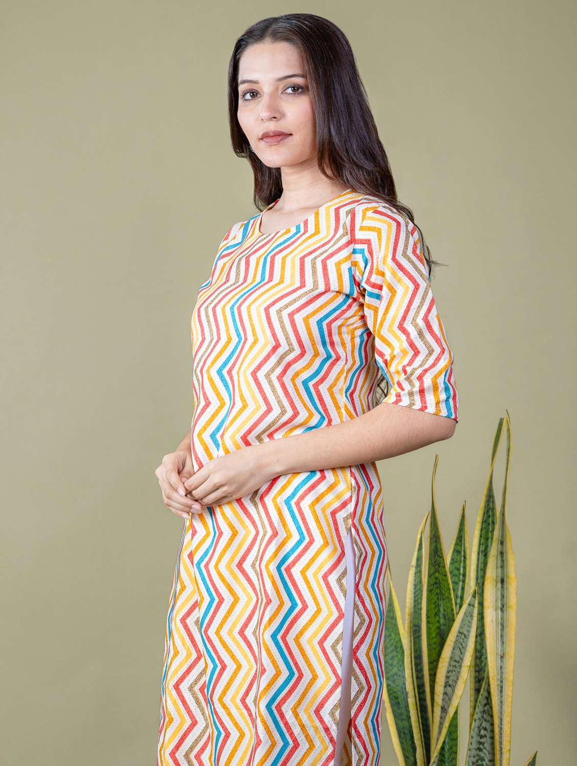 Women Printed Round Neck Straight Kurta - 22505368 -  Standard Image - 5