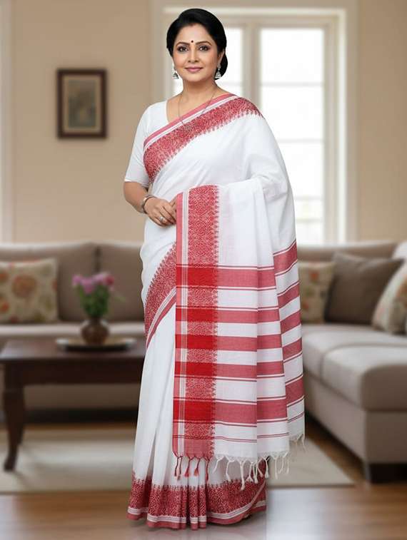women solid with bordered handloom saree with blouse