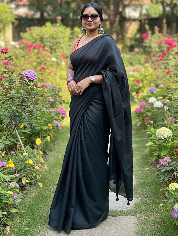 women solid handloom saree with blouse