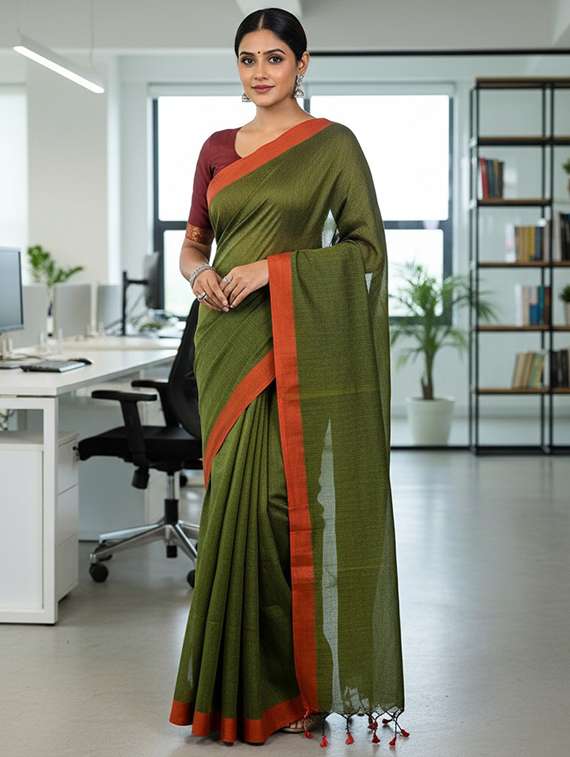 women solid with bordered handloom saree with blouse