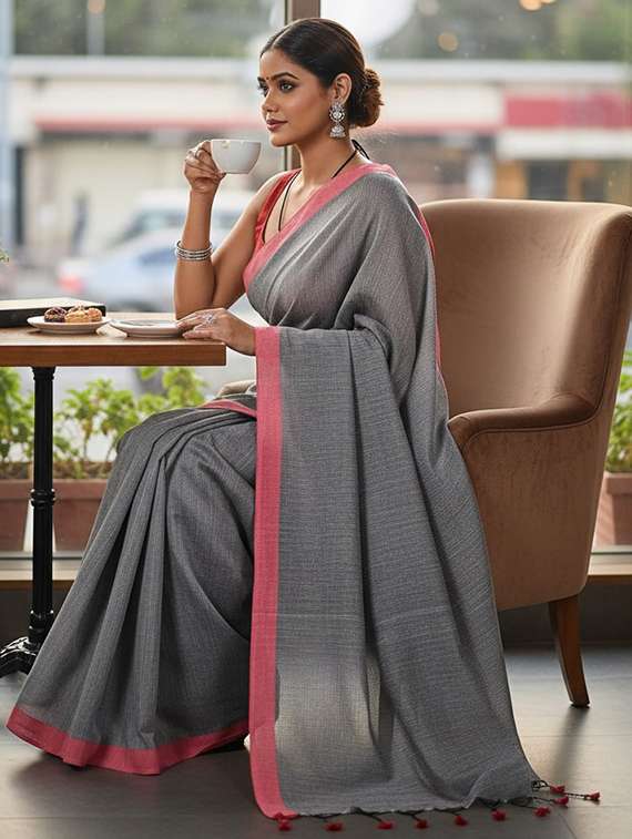 women solid with bordered handloom saree with blouse - 22505489 -  Standard Image - 3