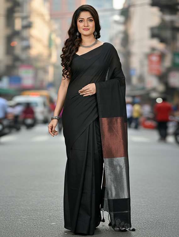 women solid handloom saree with blouse