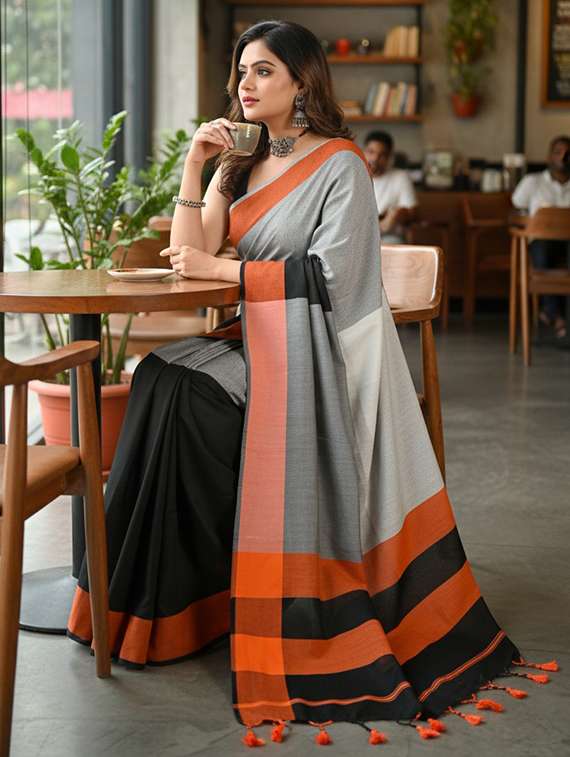 women color block handloom saree with blouse - 22505514 -  Standard Image - 3