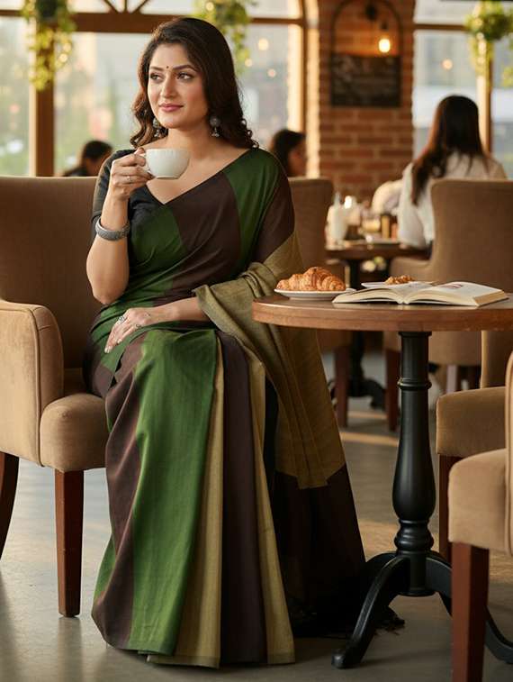 women striped handloom saree with blouse - 22505527 -  Standard Image - 3