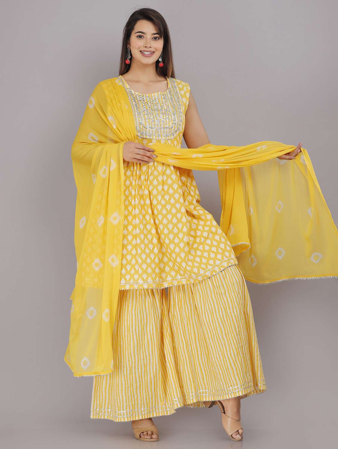 Women Printed Sleeveless Kurta Sharara With Dupatta Set - 22505840 -  Standard Image - 3