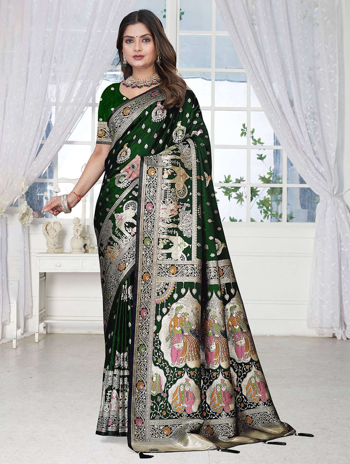 women self design banarasi saree with blouse