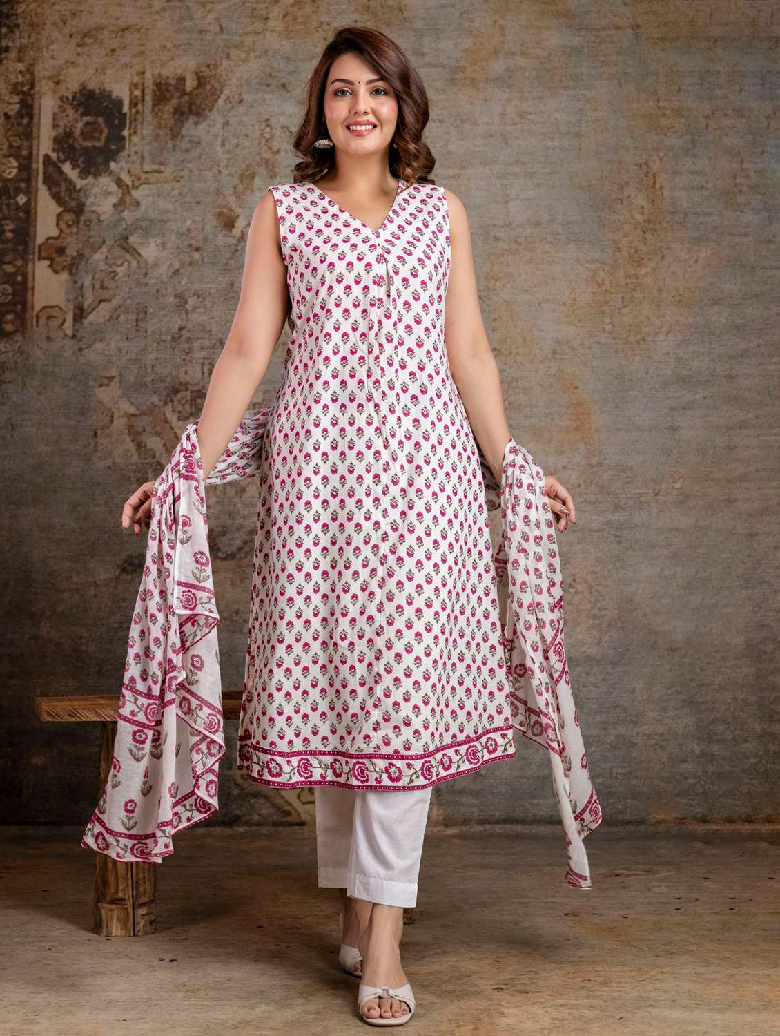 women printed sleeveless kurta and pant suit set