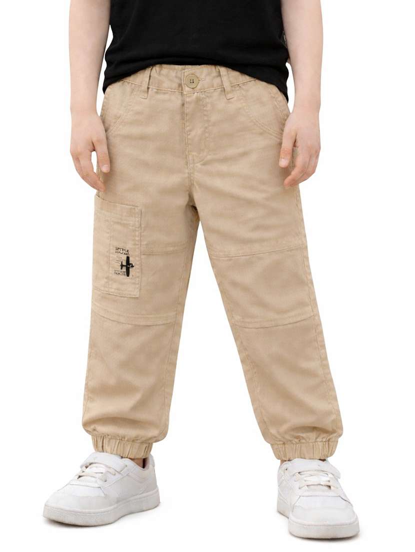 boys solid mid rise joggers
