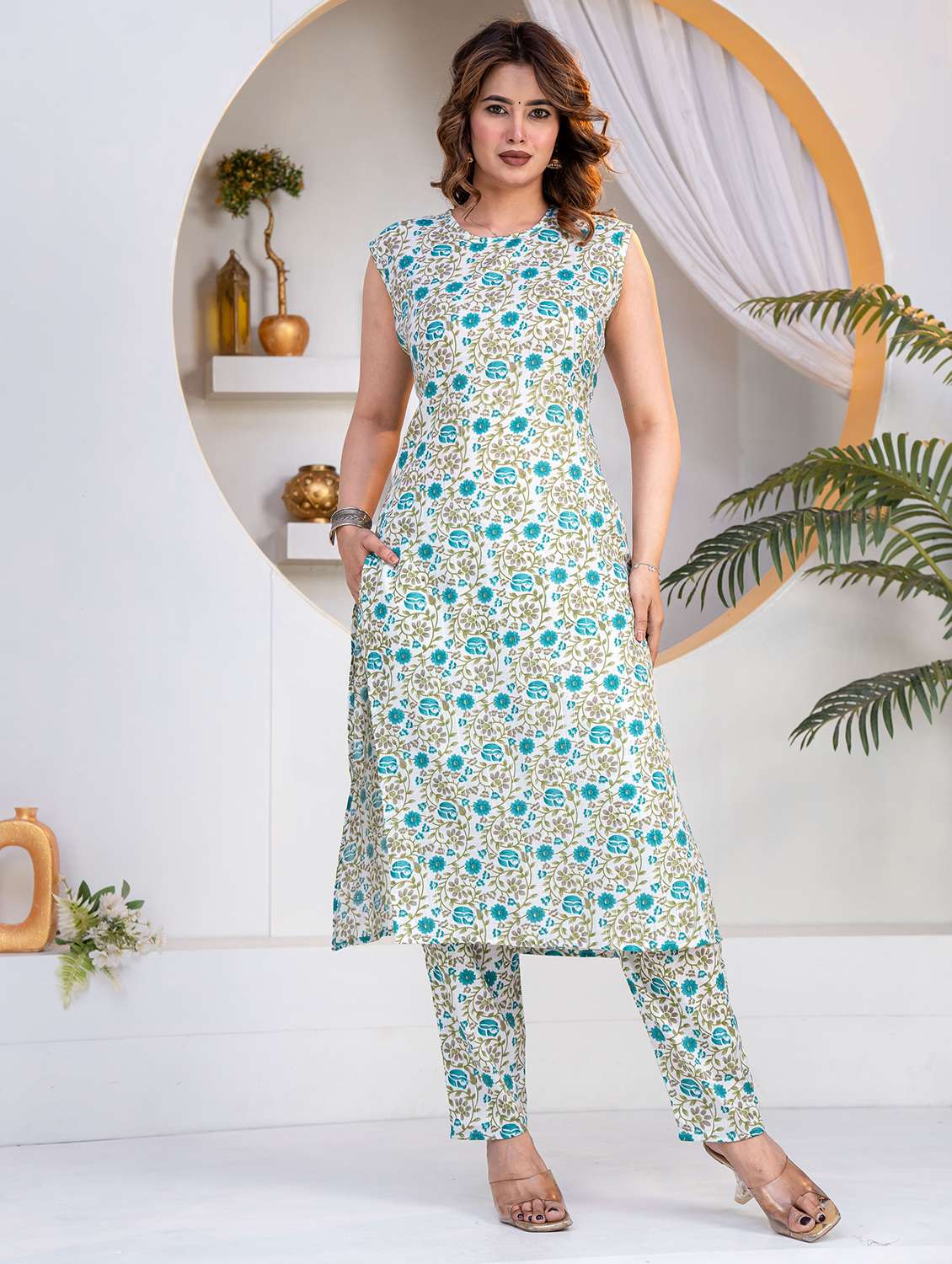 women printed sleeveless kurta pant set