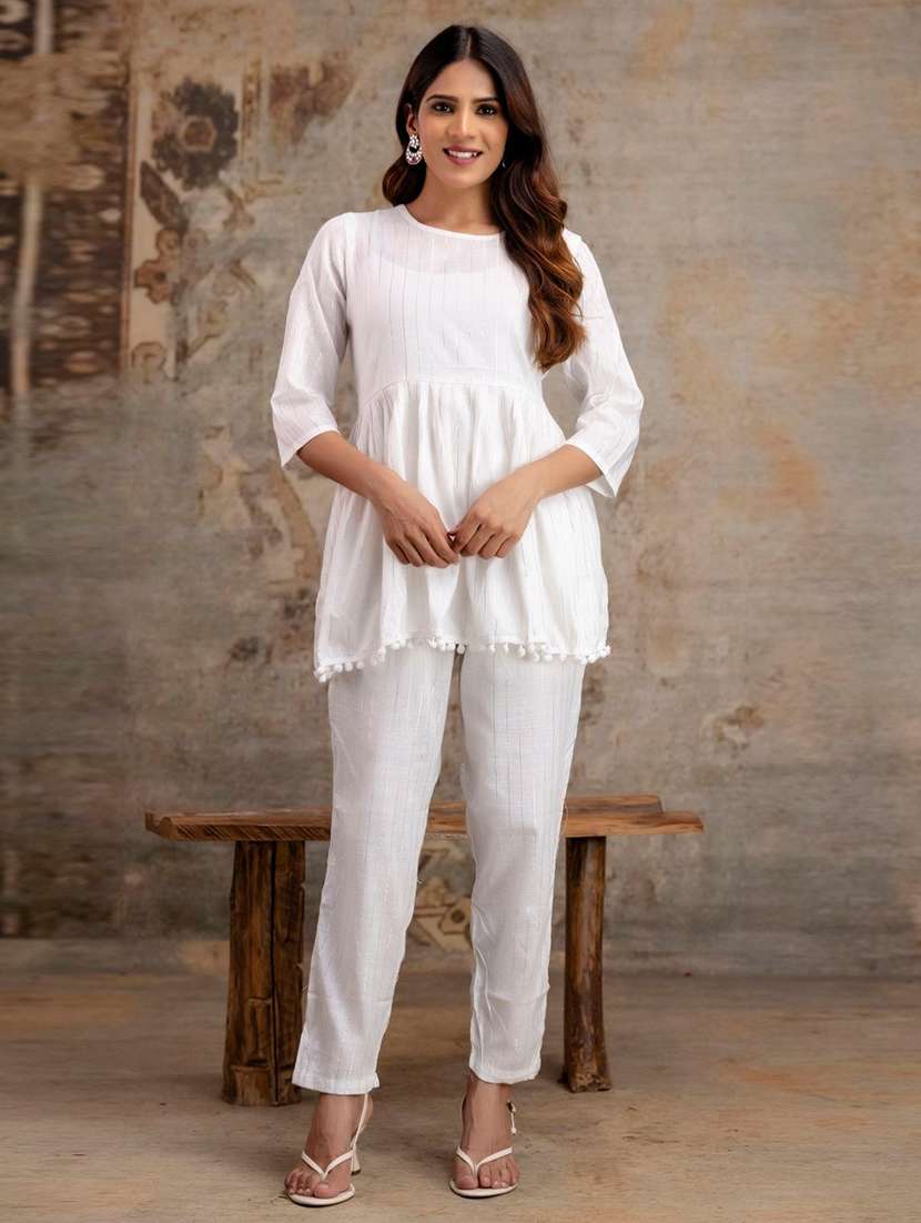 women self design round neck co-ord set