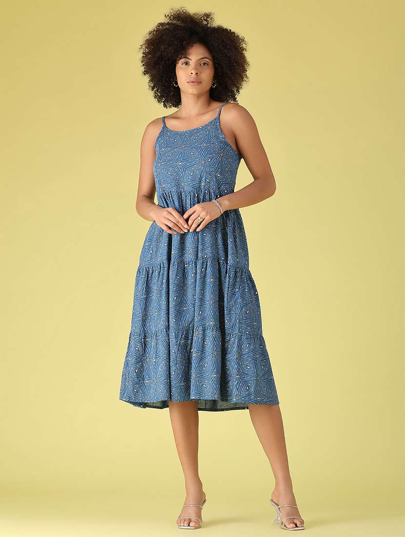 women printed short sleeves tiered dress - 22508817 -  Standard Image - 5