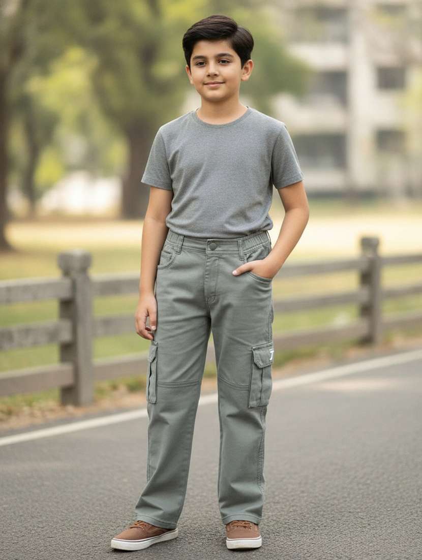 boys solid mid rise regular fit cargo pant