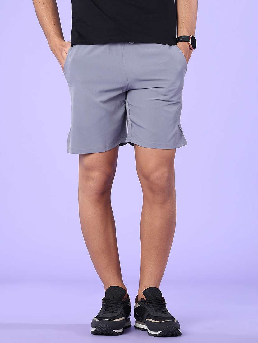 men solid mid rise regular fit shorts
