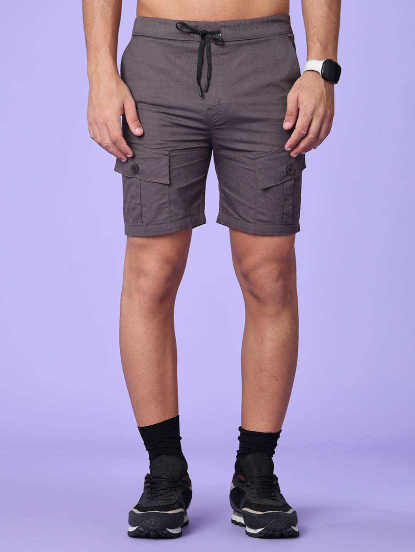 men solid mid rise regular fit cargo shorts