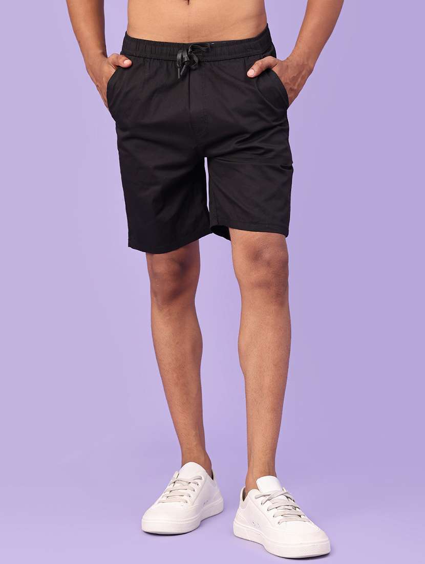 men solid mid rise regular fit shorts