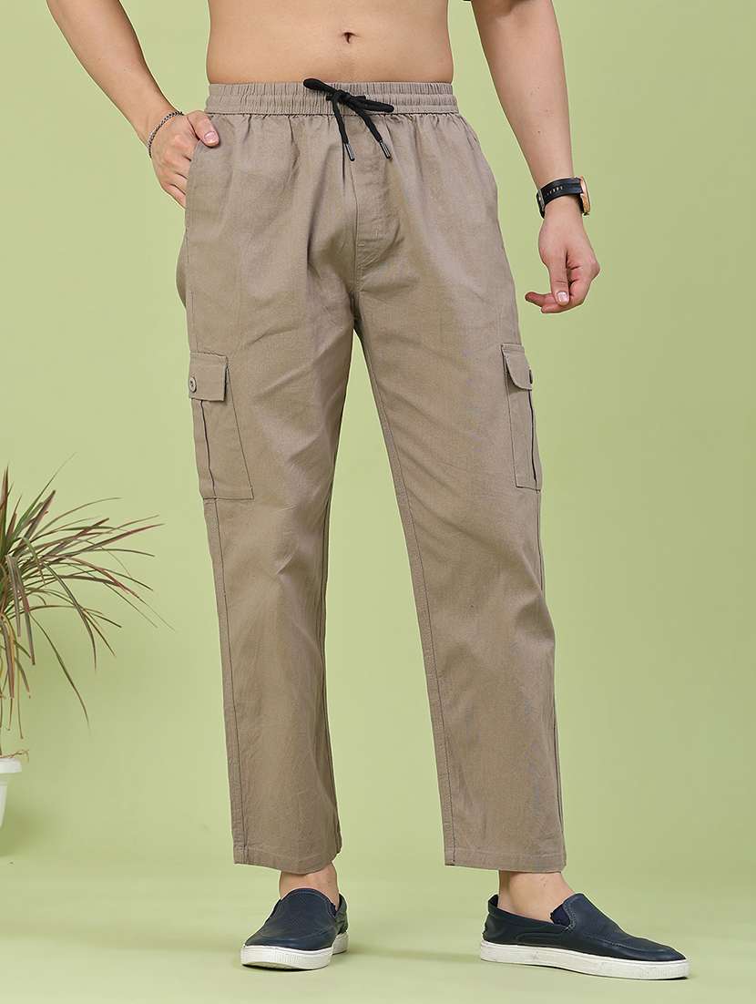 men solid mid rise regular fit cargo 